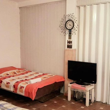 スコピエ Adem'S Cozy Terrace Retreat Bed & Breakfast エクステリア 写真